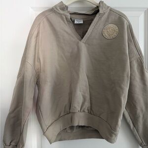 Gymshark V-Neck Sweater in Taupe